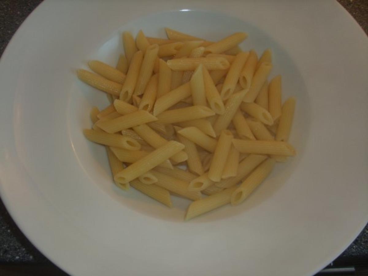 Nudeln mit Sucuk, Oliven und Paprika - einfach - von Hoenowbear