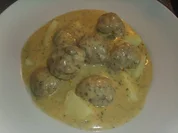 Rezept: Hackbällchen in Käse-Kapern Soße Hackbällchen in Käse-Kapern Soße - Rezept