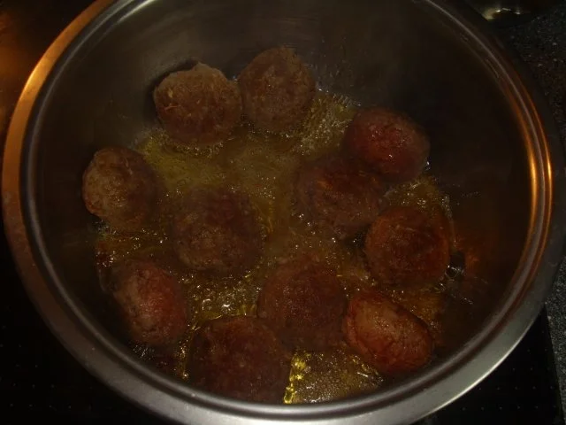 Hackbällchen in Käse-Kapern Soße - Rezept - Bild Nr. 2