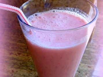 Erdbeer-Kefir-Holunderblütensirup-Shake - Rezept
