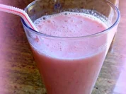 Erdbeer-Kefir-Holunderblütensirup-Shake - Rezept