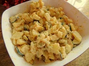 Mediterraner Kartoffel-Salat mit Schafskäse-Dressing - Rezept