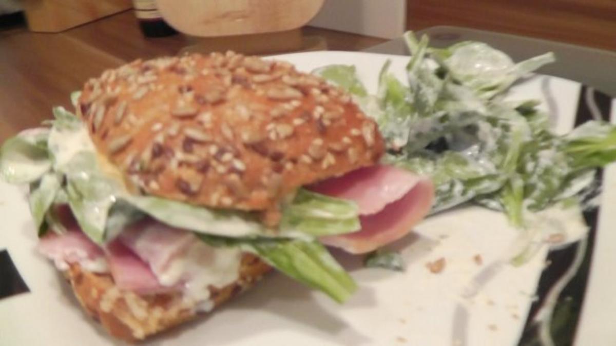 Bilder für Schinken Spargel Burger mit Feldsalat Fastfood frisch und schnell - Rezept