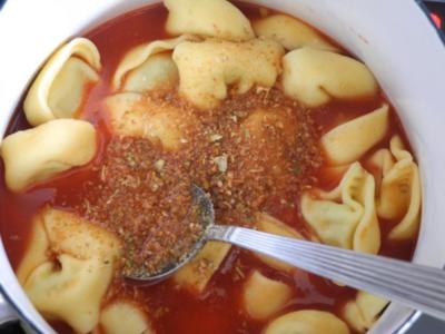 Vegan : Schnelle Rz : Spinat-Tortellini im Tomatensaft - Rezept