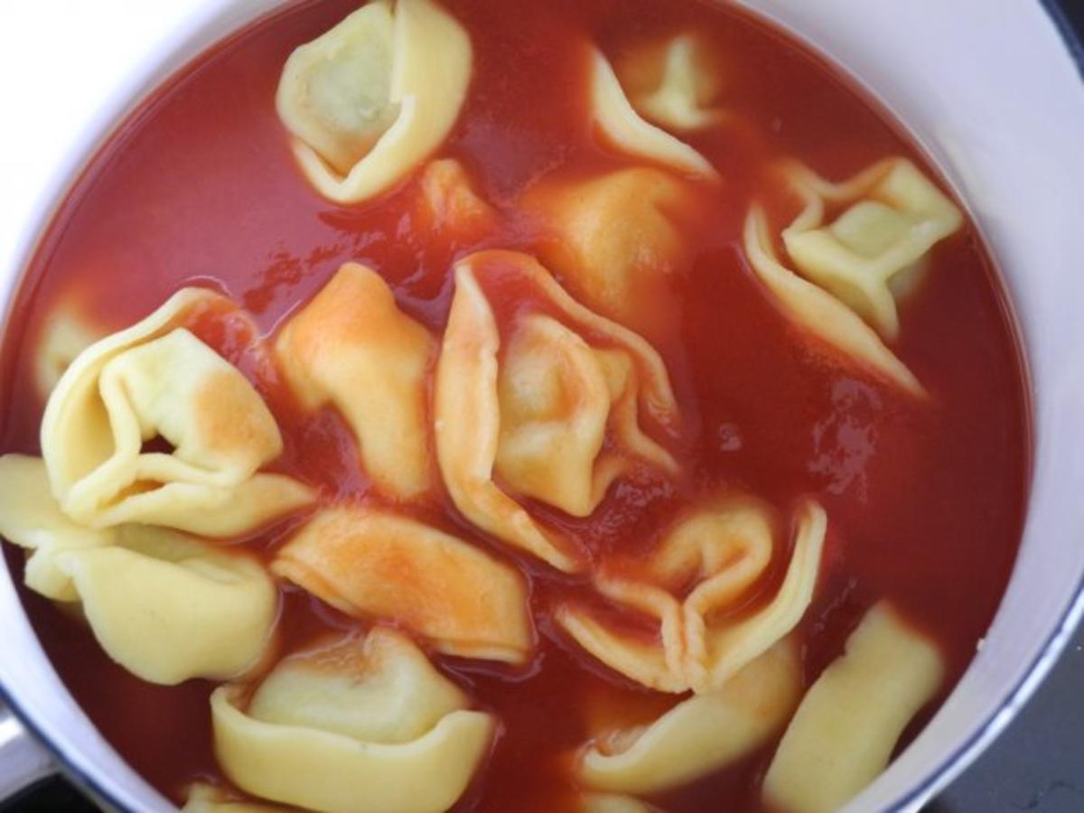 Vegan : Schnelle Rz : Spinat-Tortellini im Tomatensaft - Rezept - Bild Nr. 5