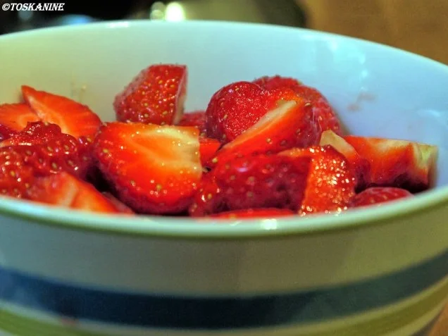 Galettes mit Kokos-Ricotta-Creme und marinierten Erdbeeren - Rezept - Bild Nr. 2