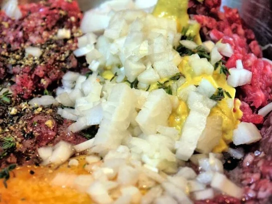 Rezept: Ziege und Rind im Serrano-Mantel mit Thymian-Gemüse Bild Nr. 5 Ziege und Rind im Serrano-Mantel mit Thymian-Gemüse - Rezept - Bild Nr. 5