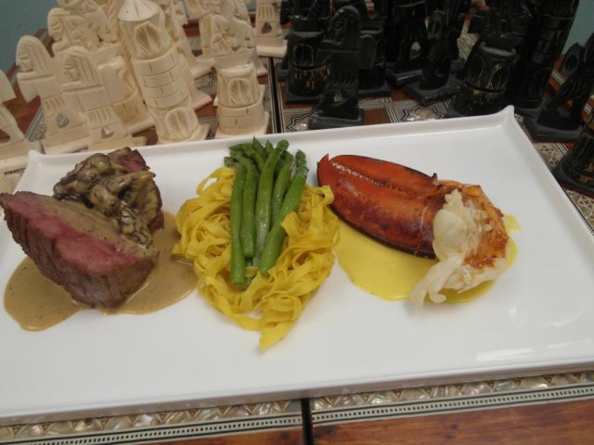 Duett von Kalbsfilet auf Morchel-Trüffelschaum und Hummer auf
Safranschaum & Tagliatelle - Rezept Eingereicht von Das perfekte Dinner