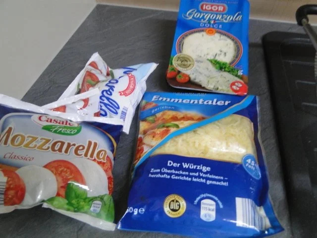 Rezept: Traumpizza mit allen Köstlichkeiten die ich mag. Bitte durchlesen Bild Nr. 4 Traumpizza mit allen Köstlichkeiten die ich mag. Bitte durchlesen - Rezept - Bild Nr. 4