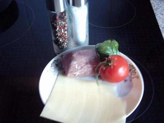 Schweinemedaillons mit Tomaten und Bergkäse überbacken - Rezept - Bild Nr. 2