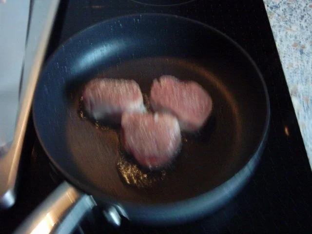 Schweinemedaillons mit Tomaten und Bergkäse überbacken - Rezept - Bild Nr. 3