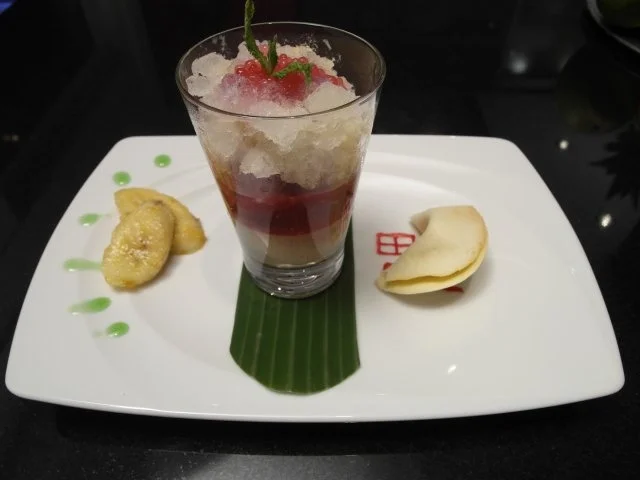 Litschigranité vermischt mit Tapiokaperlen und Ingwer auf Agar Agar und Himbeermus - Rezept