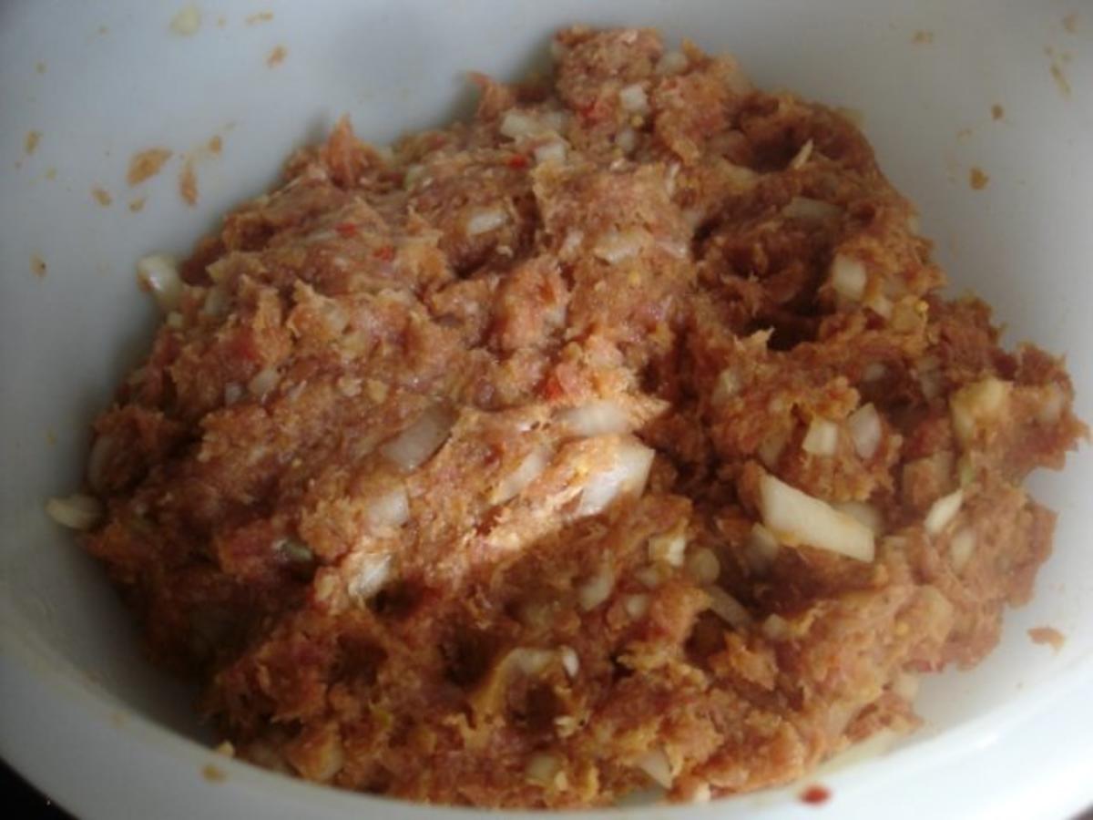 Hackfleischklopse mit Sauce, Möhren-Zucchini-Kartoffel-Stampf und Möhrenblütengemüse - Rezept - Bild Nr. 2