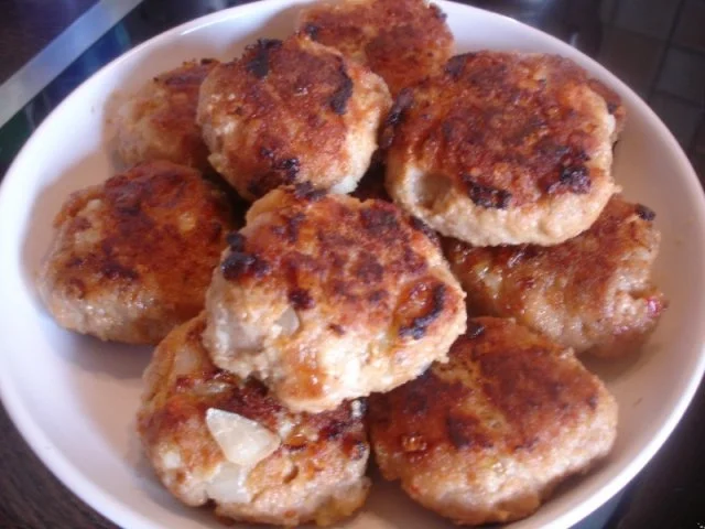 Rezept: Hackfleischklopse mit Sauce, Möhren-Zucchini-Kartoffel-Stampf und Möhrenblütengemüse Bild Nr. 6 Hackfleischklopse mit Sauce, Möhren-Zucchini-Kartoffel-Stampf und Möhrenblütengemüse - Rezept - Bild Nr. 6