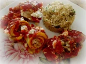 Auberginen-Feta-Bulgur-Röllchen mit Tomatensauce überbacken; vegetarisch - Rezept