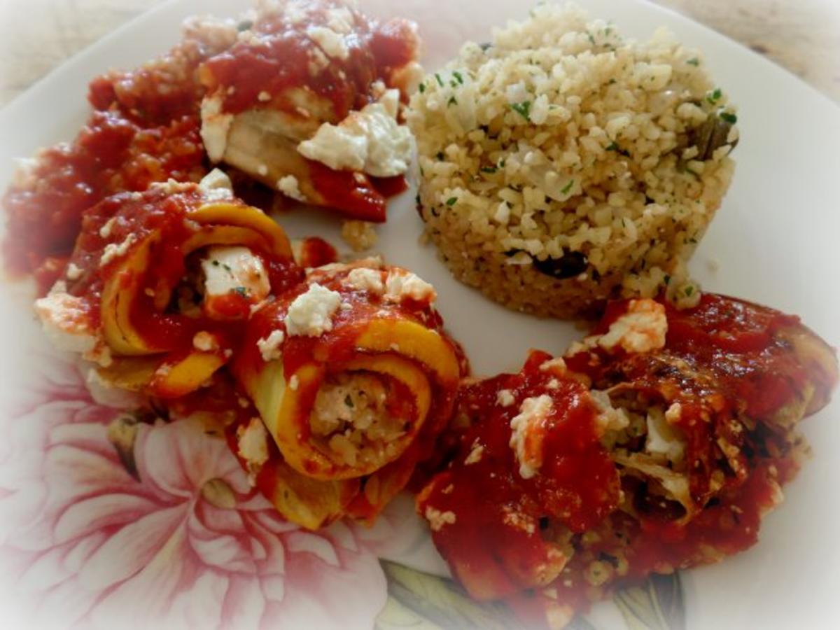 Bilder für Auberginen-Feta-Bulgur-Röllchen mit Tomatensauce überbacken; vegetarisch - Rezept