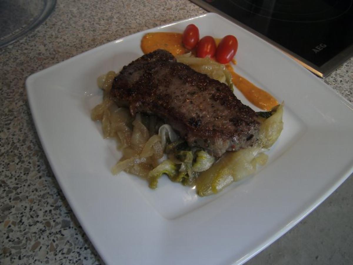 mariniertes Rumpsteak auf Chicoree - Rezept - kochbar.de