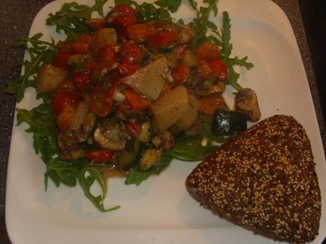 Gemüsepfanne auf Rucola in Gorgonzola - Rezept