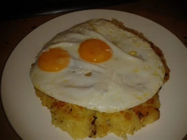 Rezept: Emmentaler-Lauch Rösti mit Spiegelei Emmentaler-Lauch Rösti mit Spiegelei - Rezept