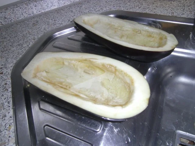 Rezept: Aubergine gefüllt mit Thunfisch-Paprika-Reis Bild Nr. 2 Aubergine gefüllt mit Thunfisch-Paprika-Reis - Rezept - Bild Nr. 2