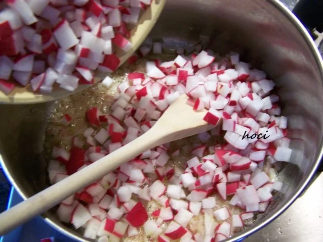 Rezept: Radieschen-Käsesüppchen mit kleinem Hähnchenspiess Bild Nr. 11 Radieschen-Käsesüppchen mit kleinem Hähnchenspiess - Rezept - Bild Nr. 11