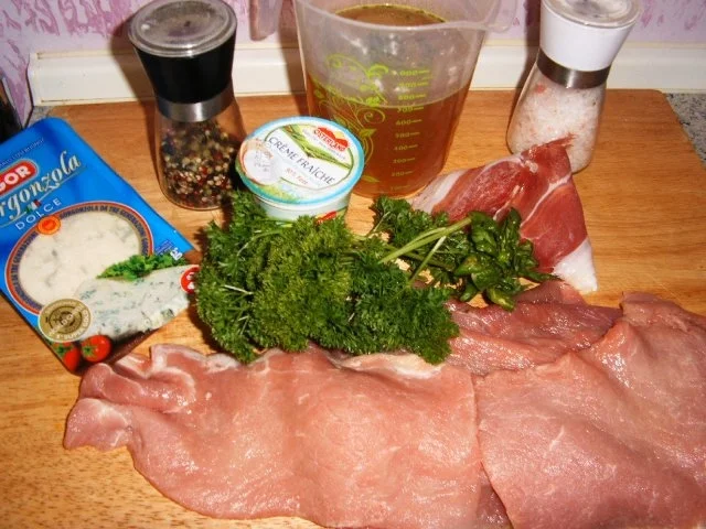 Rezept: Gefüllte Schweine-Rouladen Bild Nr. 3 Gefüllte Schweine-Rouladen - Rezept - Bild Nr. 3