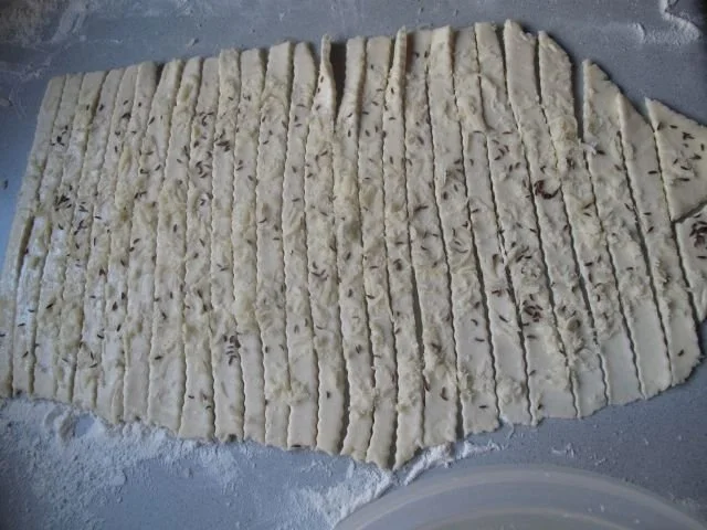 Käsestangen aus selbstgemachtem Quarkblätterteig - Rezept - Bild Nr. 11