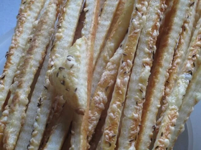 Käsestangen aus selbstgemachtem Quarkblätterteig - Rezept - Bild Nr. 2