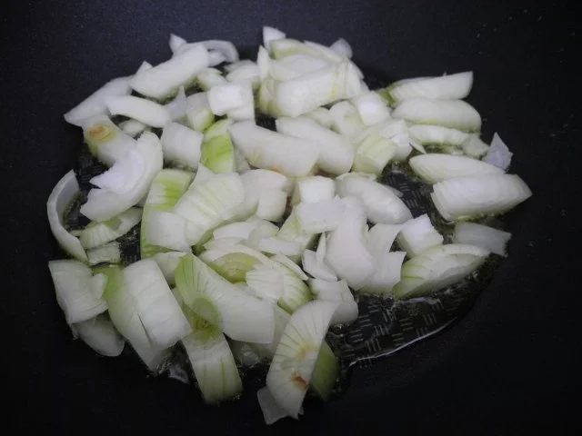 Rezept: Vegan : Zwiebel - Curry - Paprika in Tomatensaft auf Pasta Bild Nr. 6 Vegan : Zwiebel - Curry - Paprika in Tomatensaft auf Pasta - Rezept - Bild Nr. 6