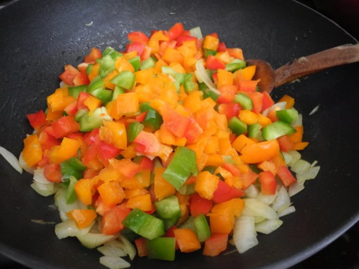 Vegan : Zwiebel - Curry - Paprika in Tomatensaft auf Pasta - Rezept - Bild Nr. 8