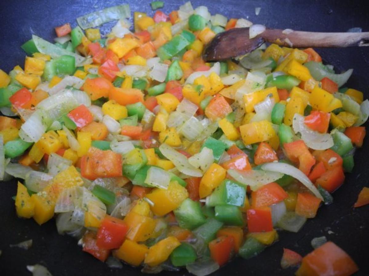 Vegan : Zwiebel - Curry - Paprika in Tomatensaft auf Pasta - Rezept - Bild Nr. 9