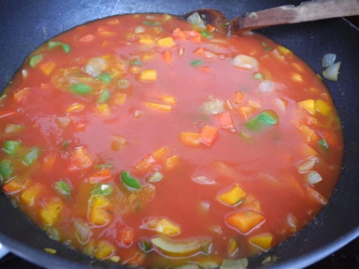 Vegan : Zwiebel - Curry - Paprika in Tomatensaft auf Pasta - Rezept - Bild Nr. 10