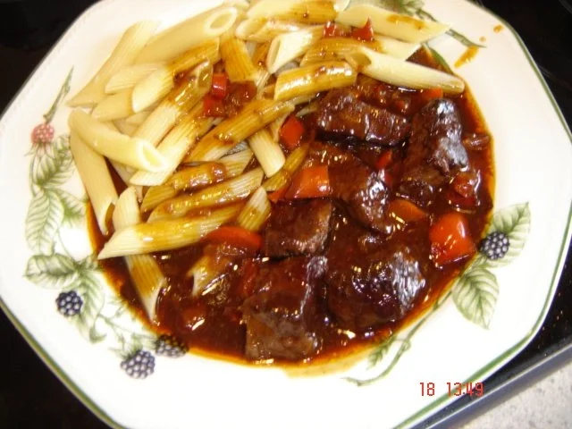 Rindergulsch mit Rotwein - Rezept