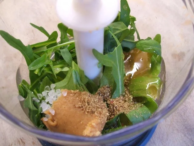 Rezept: Soßen: Rucoladressing Bild Nr. 2 Soßen: Rucoladressing - Rezept - Bild Nr. 2