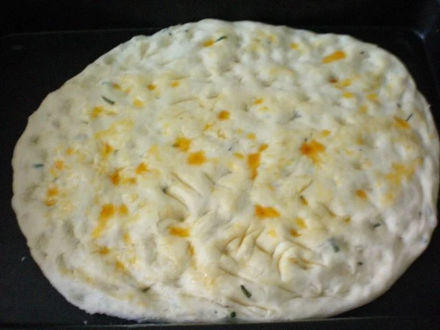 Rezept: Brot: Focaccia mit Rosmarin Bild Nr. 7 Brot: Focaccia mit Rosmarin - Rezept - Bild Nr. 7