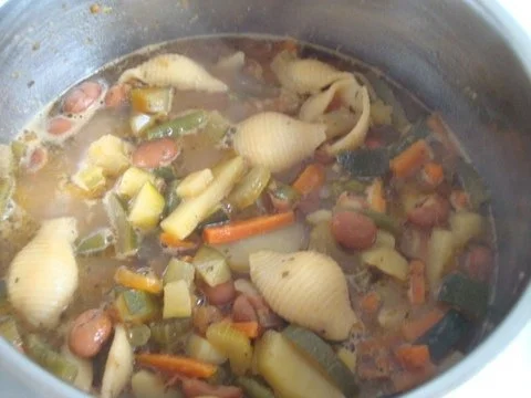 Rezept: Pesto Suppe, mit viel Einlage Bild Nr. 11 Pesto Suppe, mit viel Einlage - Rezept - Bild Nr. 11