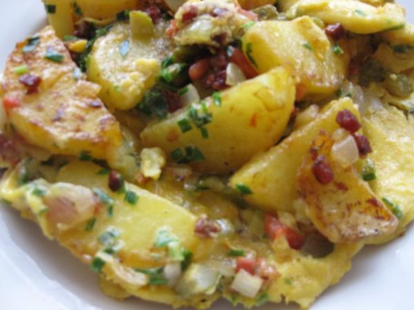 Bauernomelette Mit Kartoffeln Festkochend Und Speckwürfel - Rezept Mit ...