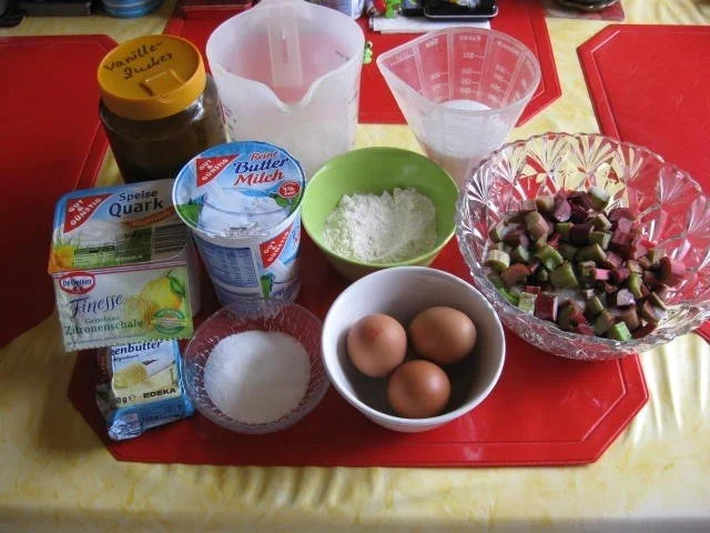 Buttermilch - Käsekuchen mit Rhabarber - Rezept - Bild Nr. 2