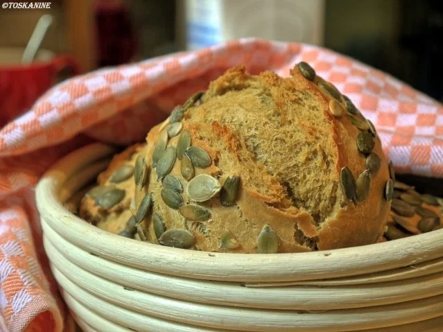 Dinkelbrötchen mit Kürbiskernen - Rezept