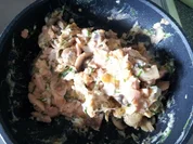 Pfannengerichte: Rührei gesellt sich zu Lachs und Champignons - Rezept