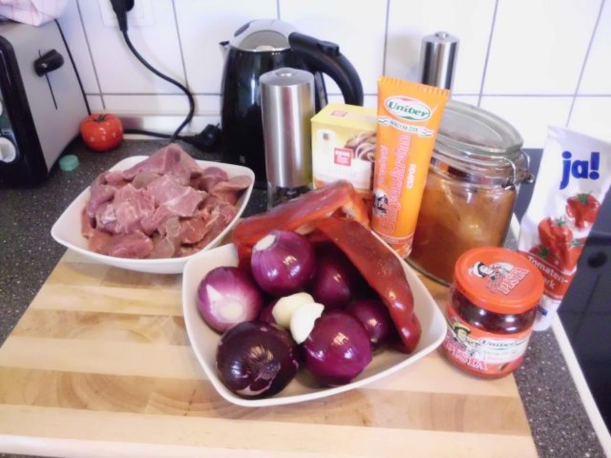 Rindergulasch scharf mit Blumenkohl-Selleriepürree - Rezept - kochbar.de