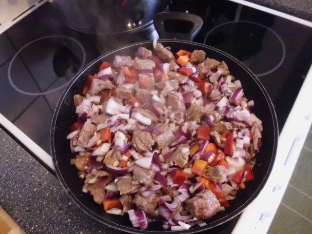 Rindergulasch scharf mit Blumenkohl-Selleriepürree - Rezept - Bild Nr. 4