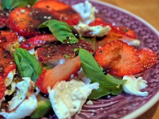 Avocado-Erdbeersalat mit Büffelmozzarella - Rezept - Bild Nr. 9