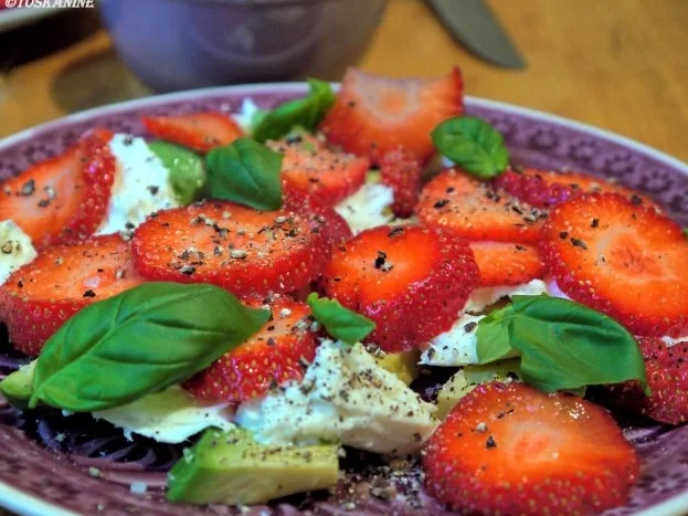 Avocado-Erdbeersalat mit Büffelmozzarella - Rezept - Bild Nr. 7