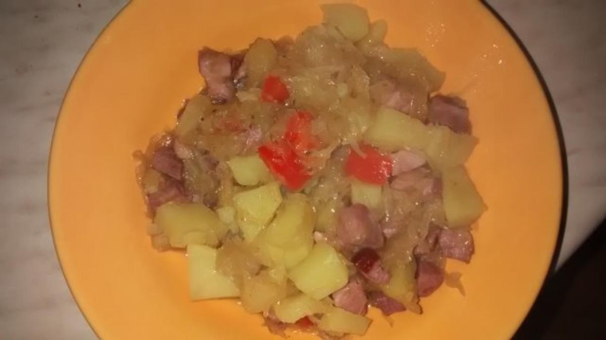 Sauerkrautpfanne mit Kassler, Ananas u.Paprika - Rezept