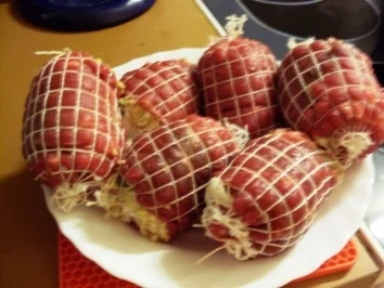 Rezept: Hauptgericht~Rouladen herzhaft mit Gurke Bild Nr. 4 Hauptgericht~Rouladen herzhaft mit Gurke - Rezept - Bild Nr. 4