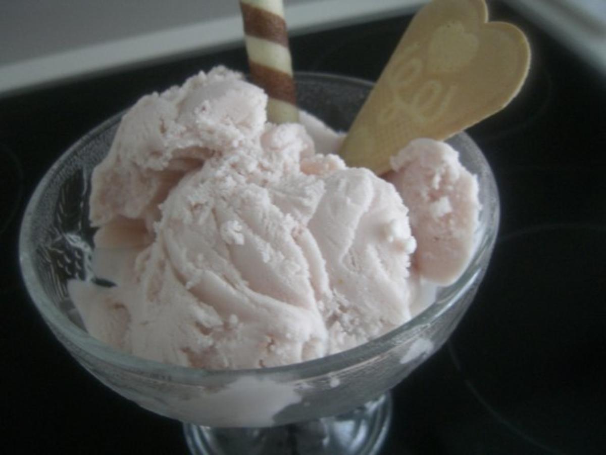 Erdbeer-Buttermilch-Eis - Rezept