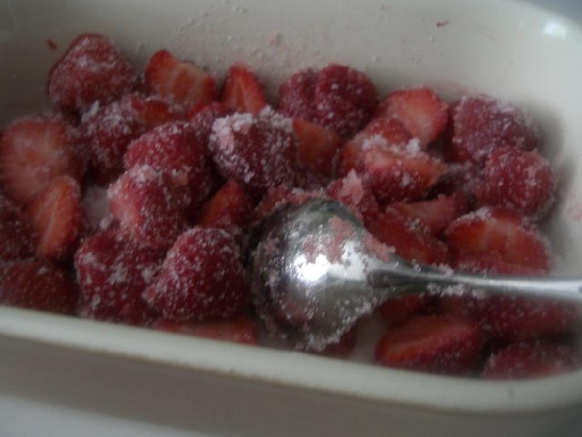 Erdbeer-Buttermilch-Eis - Rezept - Bild Nr. 7