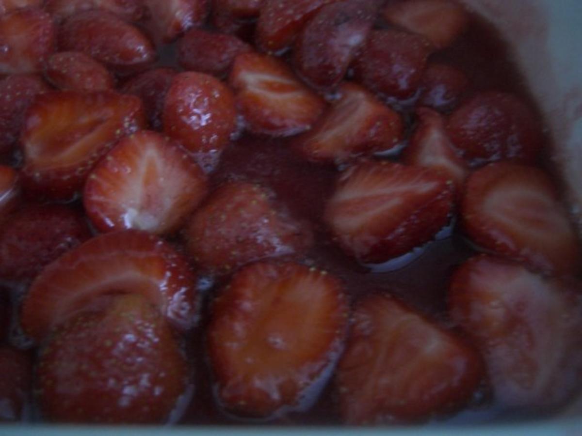 Erdbeer-Buttermilch-Eis - Rezept - Bild Nr. 5