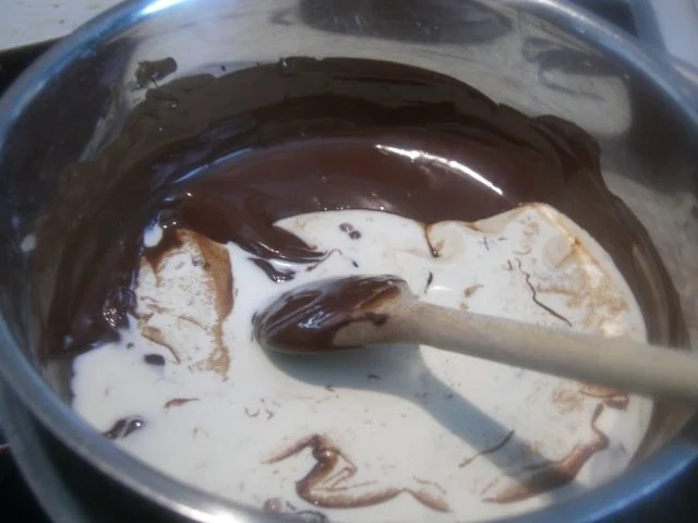 Rezept: Schoko-Minz-Likör Bild Nr. 3 Schoko-Minz-Likör - Rezept - Bild Nr. 3